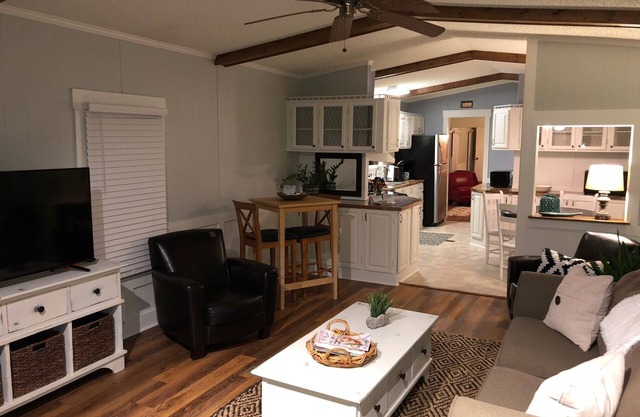 Close to Parris Island! Beaufort SC, Newly Renovated 2 Bedroom 2 Bath Sleeps 6