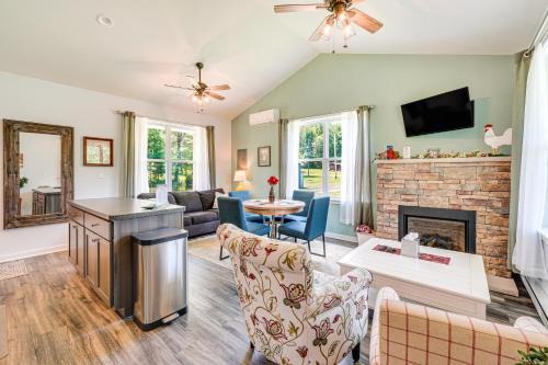 Close to Slopes Lakeside Cottage in Pocono Mtns