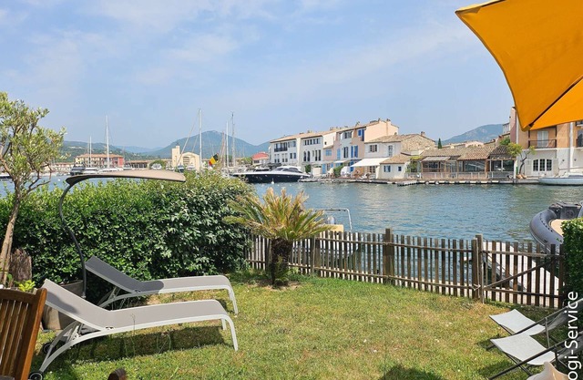 Close to the beach, flat 3/4 persons et mooring