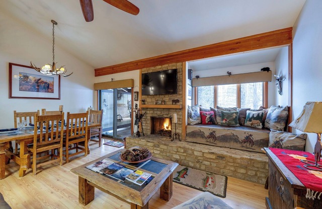 Close to the National Parks and Ski Resorts. 11 miles from Jackson Hole.