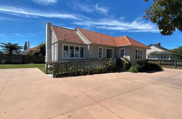 Close to Trade Central Mall, 3 Bedrooms, Sleeps 6, Wheelchair friendly