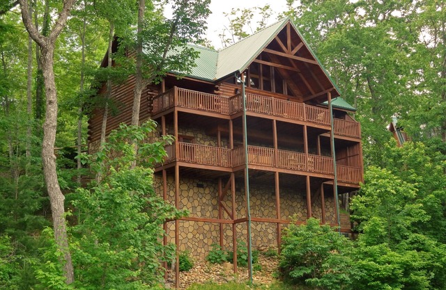 Closer To Home - Luxurious Mountain Cabin in the Smokies