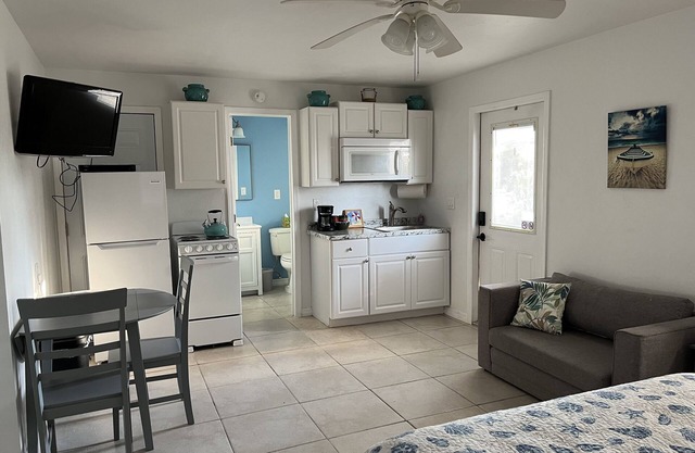 Closest Inn to Deep Water in St James City. Perfect for monthly rental!