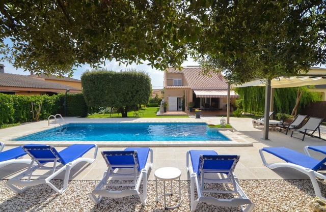 Club Villamar - Villa with private pool, garage, nice garden and terrace. A private atmosphere be.