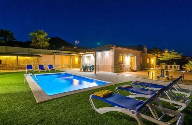 Club Villamar - Modern villa with 4 bedrooms, parking place and swing for the kids.