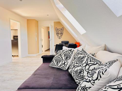 CLUBHAUS 6 - gemütliche DG-Wohnung mit Balkon, Badewanne & Netflix