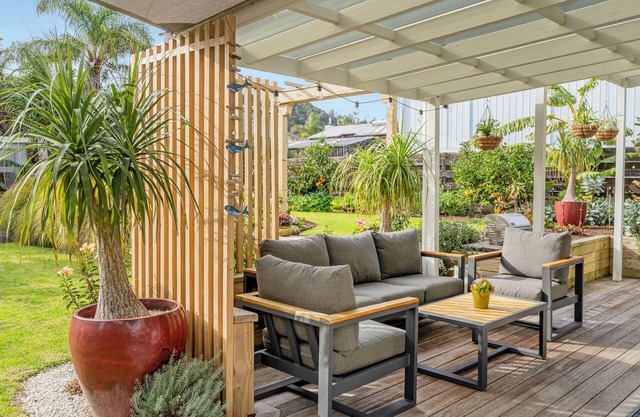 Coast Awhile - Whangamata Holiday Home