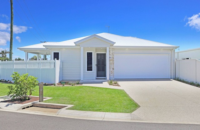 Coastal & Centrally located 3-bedroom House, Pet-friendly in delightful Bargara!