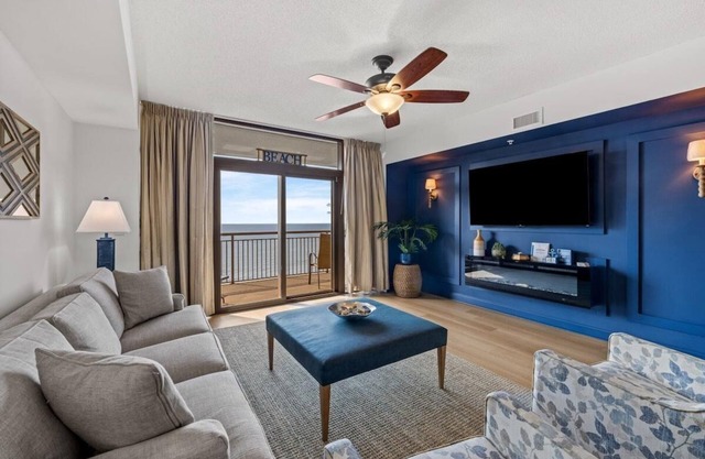 Coastal Comfort Retreat: 3-Bedroom Condo with Kings and Queens