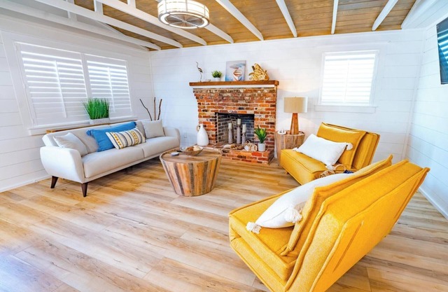 Coastal Cottage 500 Steps from the Beach