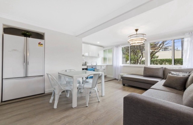 COASTAL COTTAGE - ETTALONG BEACH