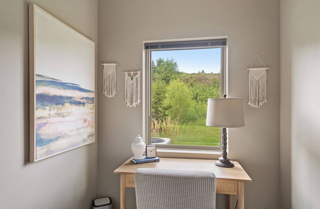 Coastal Cozy Private Scenic End Unit w/Private Attached Garage/Pool/Gym