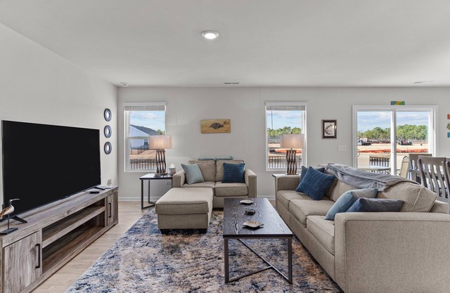 Coastal Eve Retreat-pets, fenced yard, beach gear, and more!