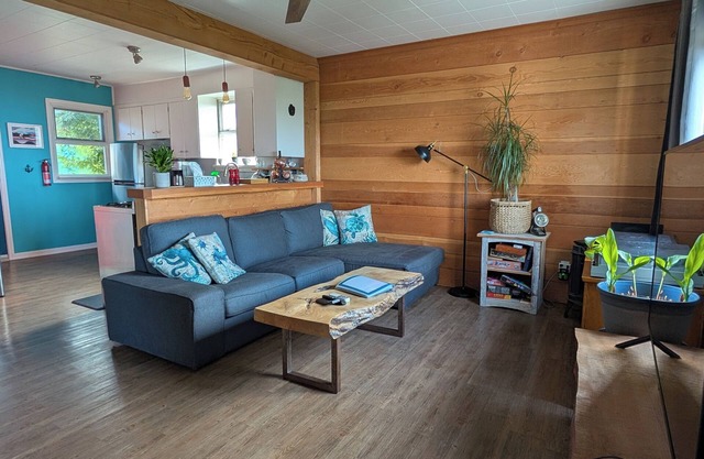 Coastal Ocean View Cottage w/Hot Tub