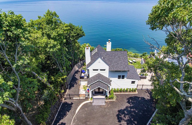 Coastal Retreat Waterfront, Deck, Awesome Views