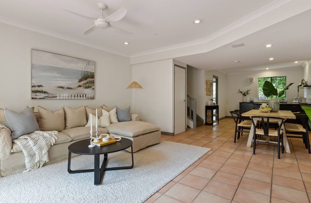 Coastal Townhouse - Minutes from the Beach and a short walk to town.