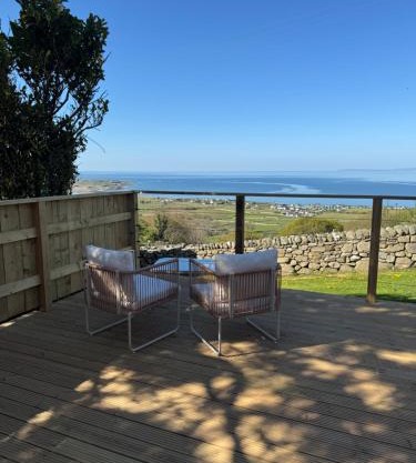coastal view shepherds hut with hot tub