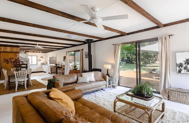 Coastal vintage cottage brimming with character and charm just moments to beaches, bay and cafes.