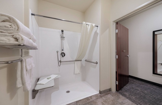 Cobblestone Hotel & Suites-Bellefontaine