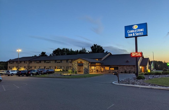 Cobblestone Inn & Suites - Merrill