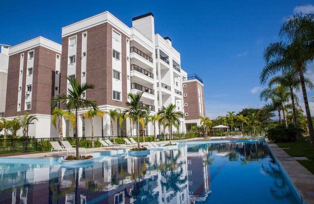 Cobertura Beira Mar com Piscinas, Academia, Quadra de Tênis e 4 vagas de garagem