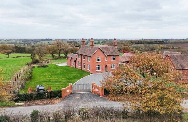 Cobley Hill Farm - Sleeps 24