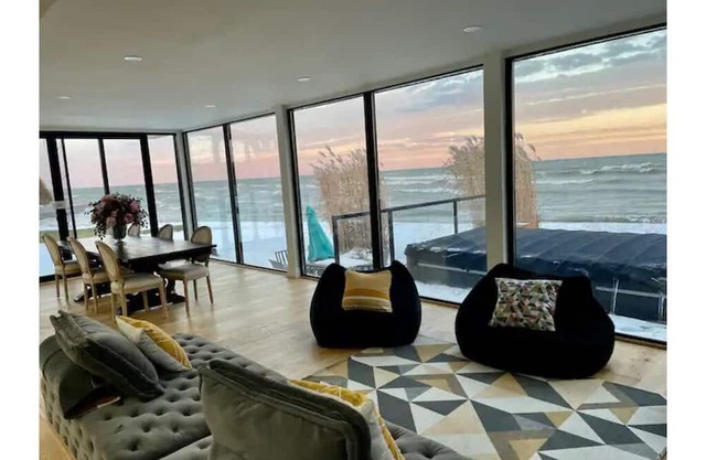 Cobourg Paradise - Lakehouse w/ Hot Tub, 5min to St.Anne Spa