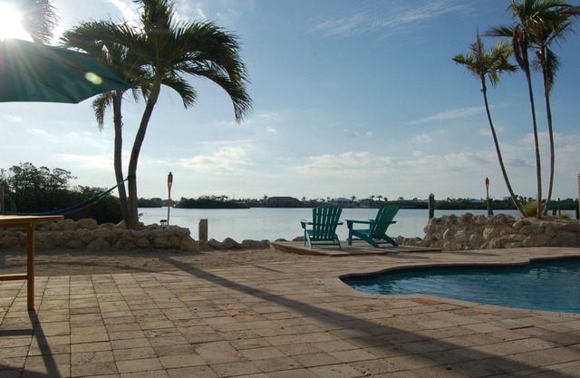 🌴 Coco Plum Paradise 🌴 Private Bayfront Home Pool Hot Tub Dock View