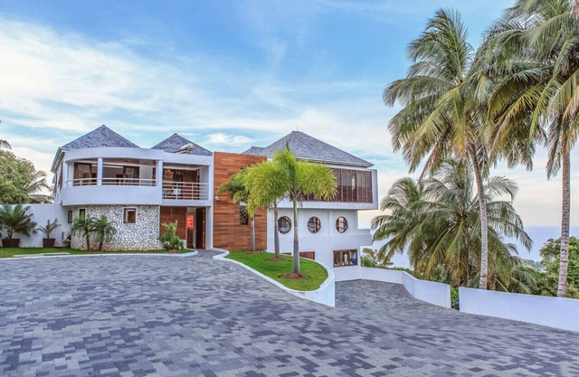 Cocosan - Private Modern Luxury Villa With stellar views of the ocean
