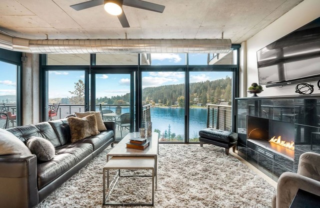 Coeur d’Alene Luxury Waterfront Condo - Close to Everything