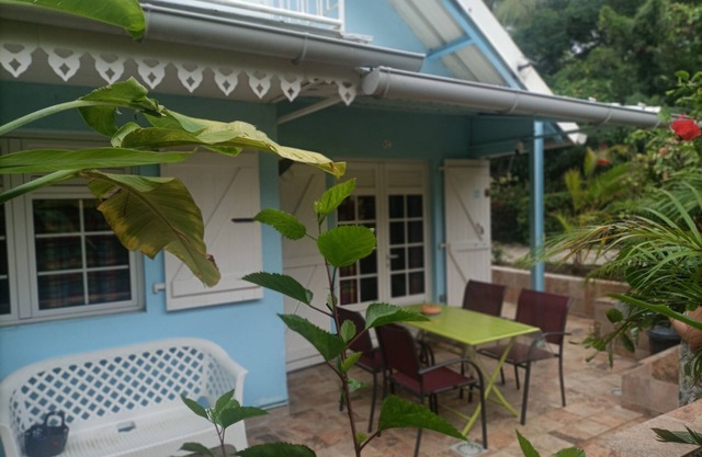 COLIBRI BLE -villa at the seaside .