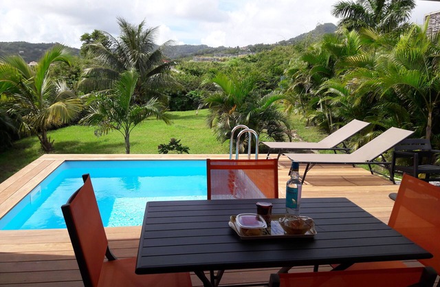 Colibri bungalow and pool