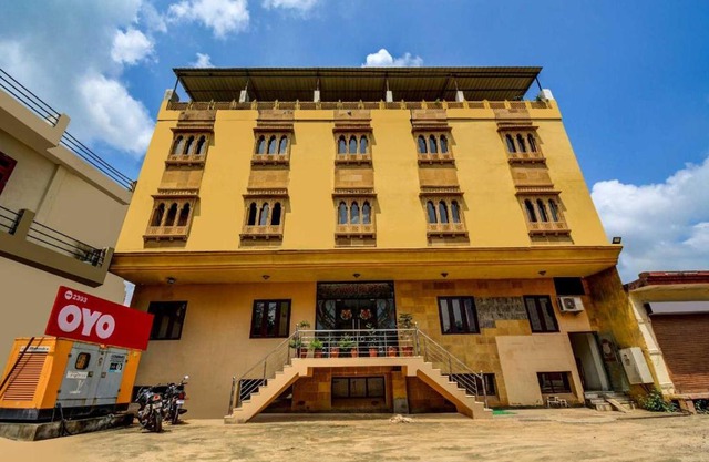 Collection O Hotel Vanraj Palace