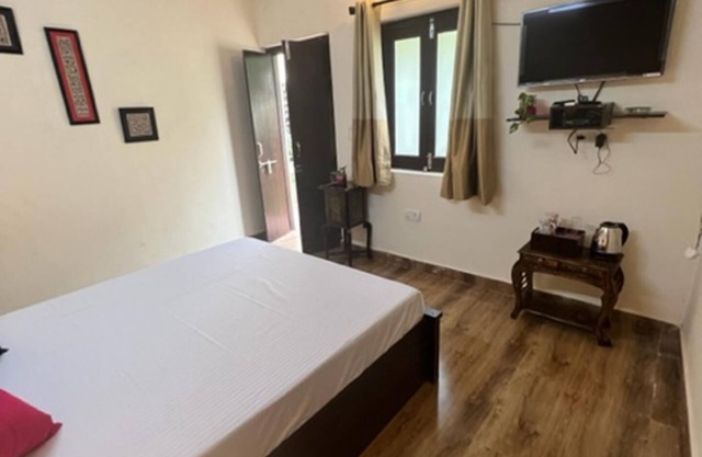 Colonel Dugal's - Near Taj, Fort & Shopping