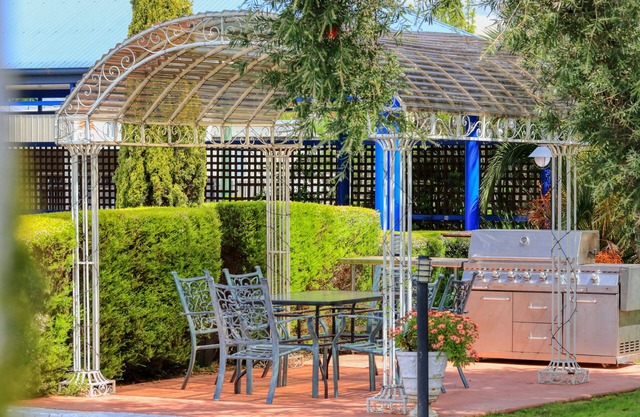 Colonial Motel and Serviced Apartments