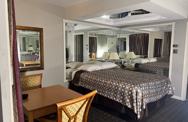Colony Motel