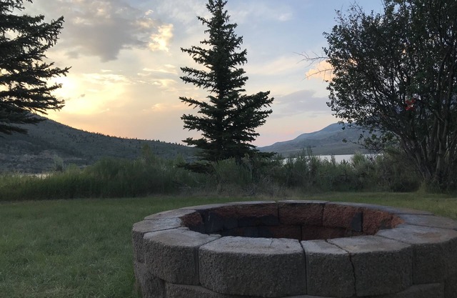 COLORADO LAKE HOUSE Away from it all: Boat, Hike, Fish, ATV, Hunt