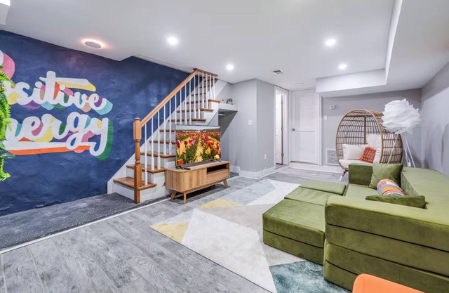 ColorBurst - Brand New 3BD 2BA Duplex in JSQ/25 min NYC/7 Min Walk to Trains