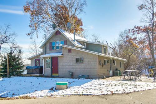 Colorful Cottage with Hot Tub - Steps to Long Lake!