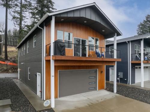 Columbia Gorge Getaway - Walk to River & Trails