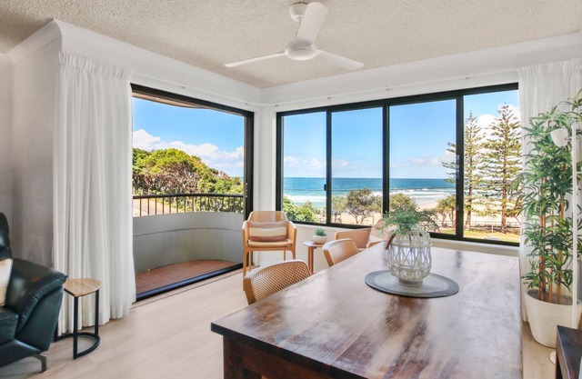 Columbia Point U6, 7 Bulcock Beach Esp