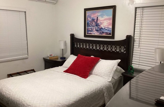 Colwins #4 For Families/Couples/Singles Sleeps 4