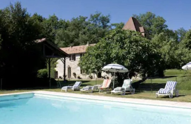Coly de bessède.peace and quiet in the heart of nature, swimming pool, air-conditioned rooms.