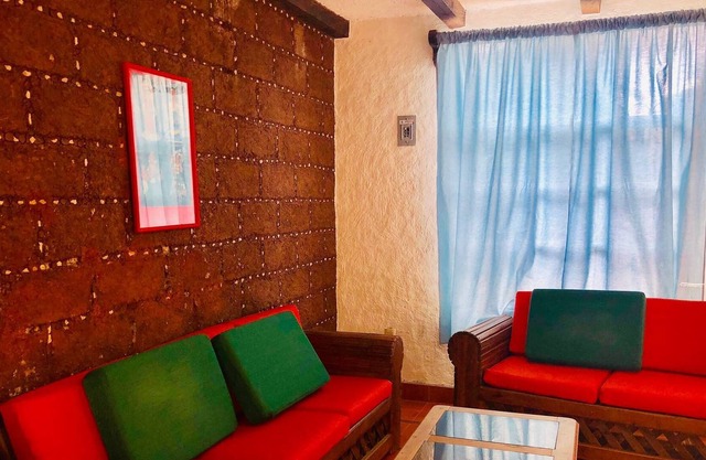 Comfy 4 Bedroom Town House Garden & Market Area