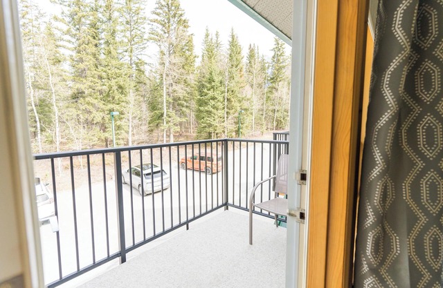 Combo3! 1 Mins to Banff Gate! New Reno Units for Team or Group
