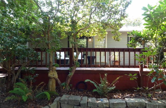 Come Experience our Fun Bungalow Style House with beautiful water views.
