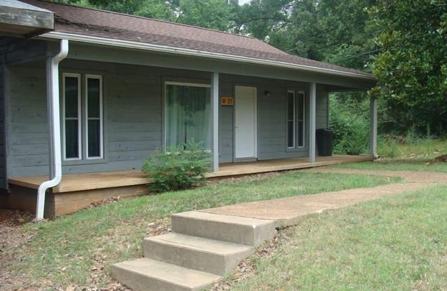 Come, Relax & Enjoy Our Miramichee Cabin 3 Minutes from the Spring River