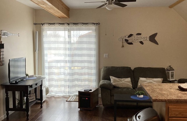 Come to The Lake House Loft for a relaxing visit!n