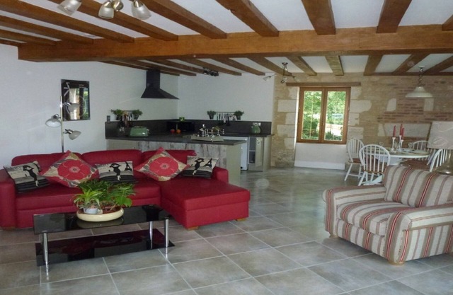 Comfortable, character Riverside Apartment with stunning River and Garden views