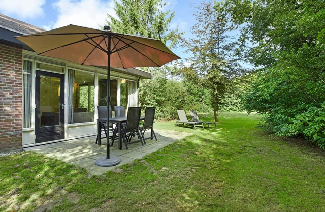 Comfort 4-person bungalow in the holiday park Landal Aelderholt